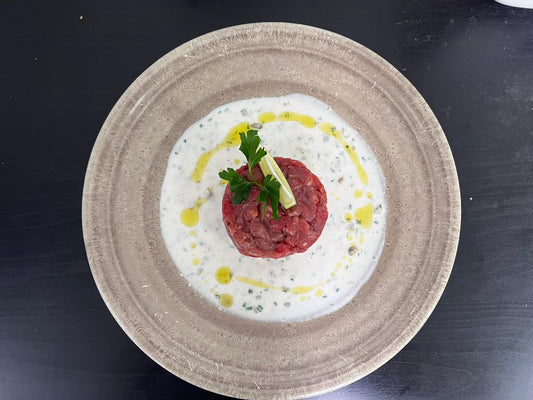 Crudo de filete con Salsa Griega